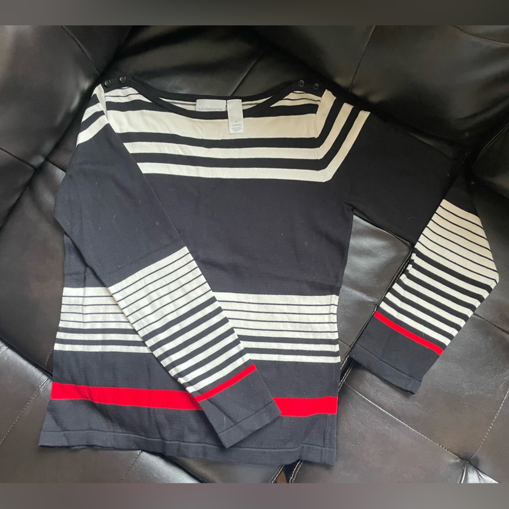 Liz Claiborne long sleeve tee